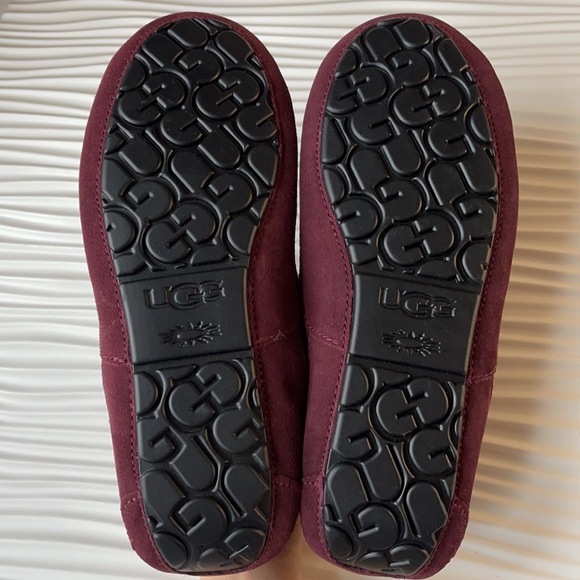 UGG MEN’S ASCOT SLIPPER. Wild Grape color . Size 9 Men - Picture 5 of 5